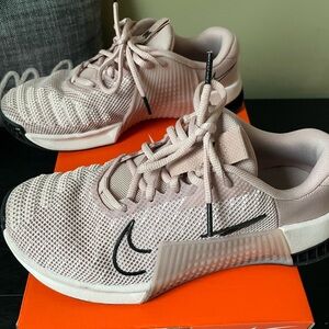 Nike Women's Sneakers in Light Pink and Black